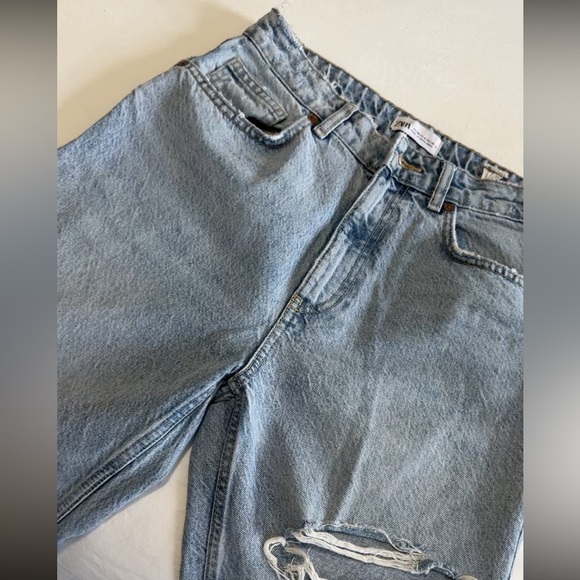 Zara High Rise Light Blue Ripped Jeans - Picture 4 of 4